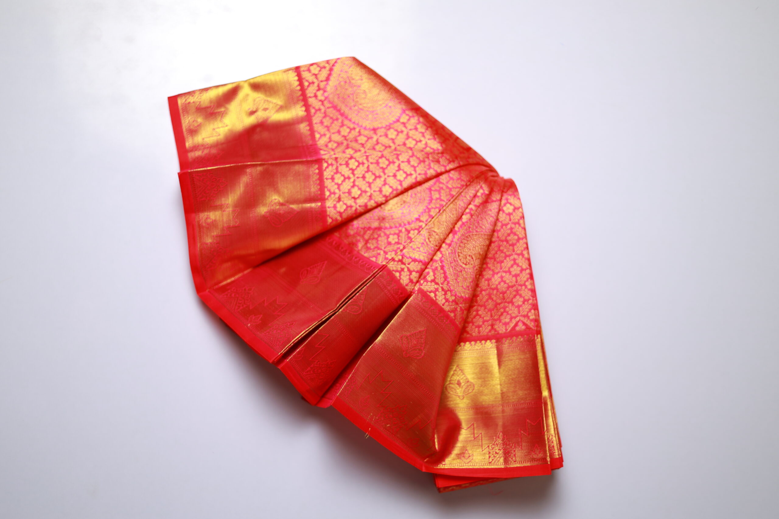 Most Beautifull Look Rose With Golden Border Silk Saree’s